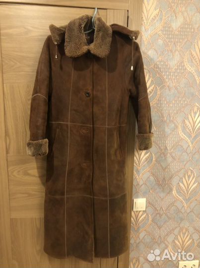 Дубленка женская 44-46 с капюшоном натуральная
