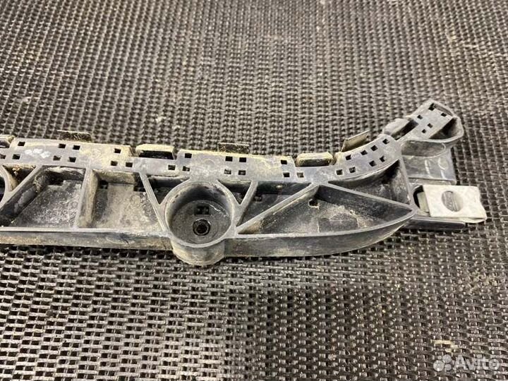 Крепление бампера переднее правое Honda Civic 4D