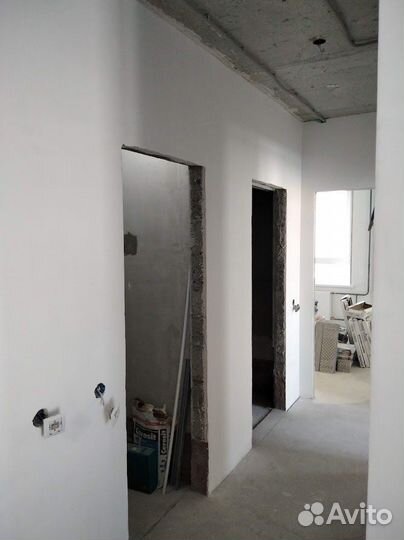 Шпаклевка стен, поклейка обоев