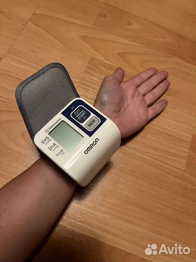 Тонометр автоматический на запястье Omron R2