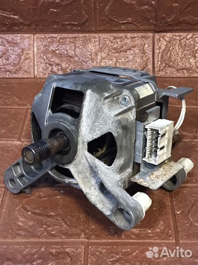 Двигатель от стиральной машины Leran