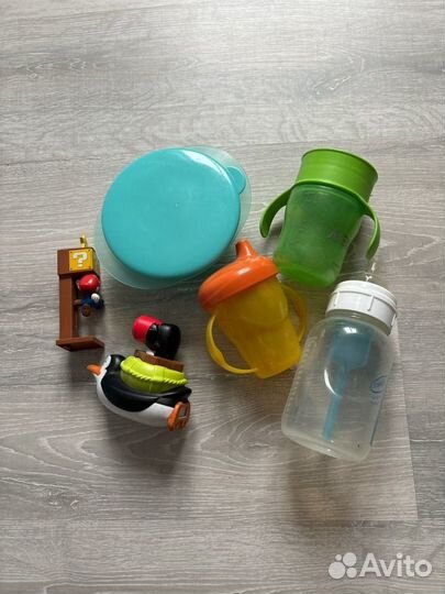 Для малыша тарелочка и бутылочка