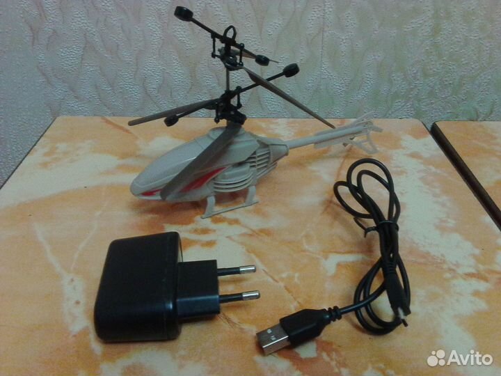Летающий дрон вертолет с usb + блок питания