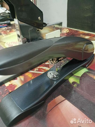 Степлер канцелярский