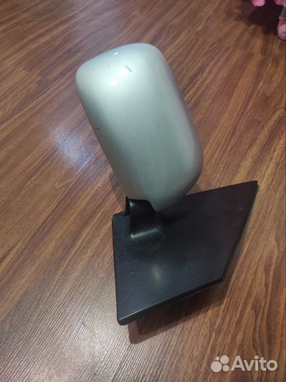 Боковое зеркало