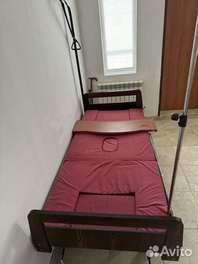 Специальная кровать для лежачих больных