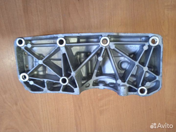 Кронштейн генератора Bmw 5 G30 B47D20A 2017