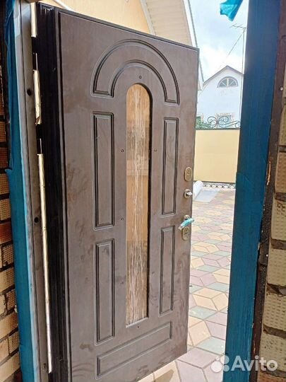 Двери входные в коттедж термо новые