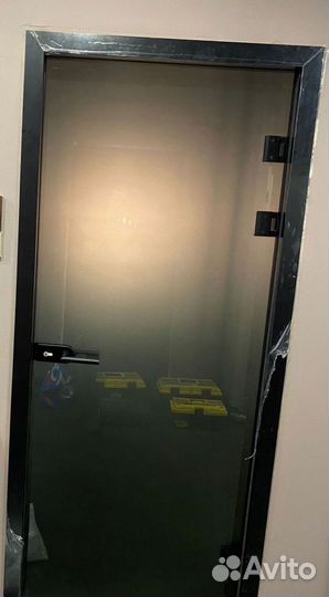 Стеклянная алюминиевая дверь