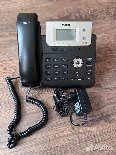 Новый телефон Yealink SIP-T21P E2