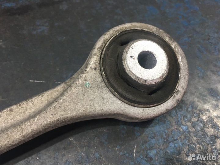 Рычаг верхний правый Audi A4 B8