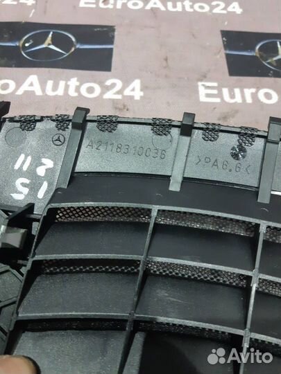 Решетка вентиляционная A2118310036 Mercedes-Benz E