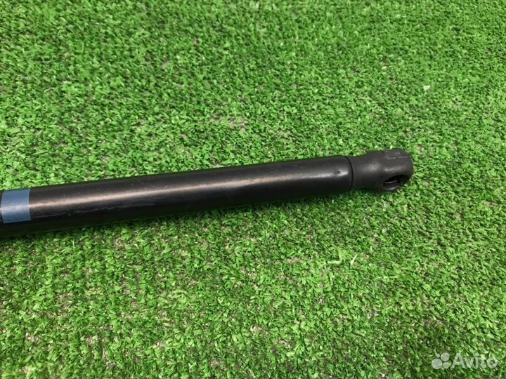 Амортизатор капота Mercedes-Benz C-180 W204