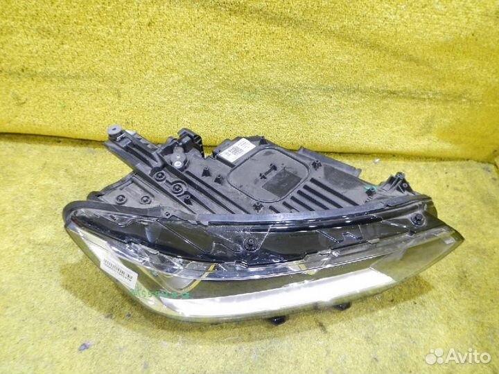 Фара правая Volkswagen Passat