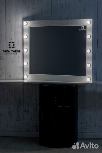 Гримерное зеркало с лампочками