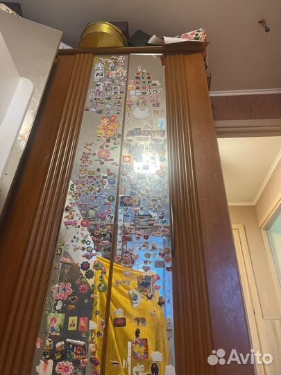 Дверцы шкафа с волшебными наклейками из детства