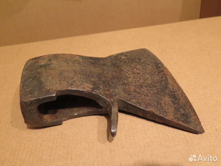 Топор зик 195. год