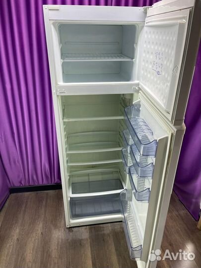 Холодильник бу Vestel