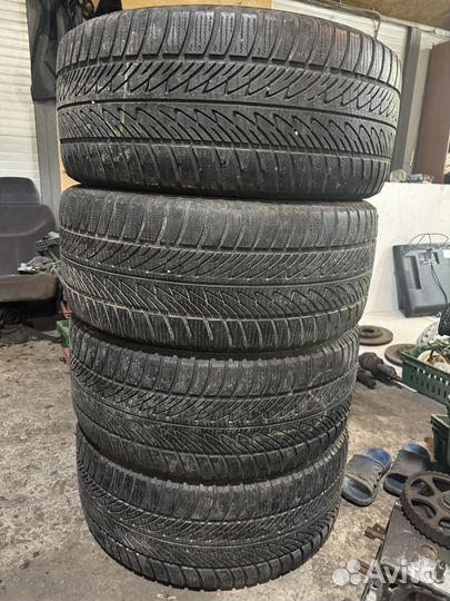 Goodyear Aquatred Plus 285/45 R20