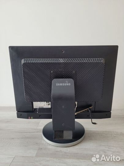 Телевизор - Монитор Samsung 225BW