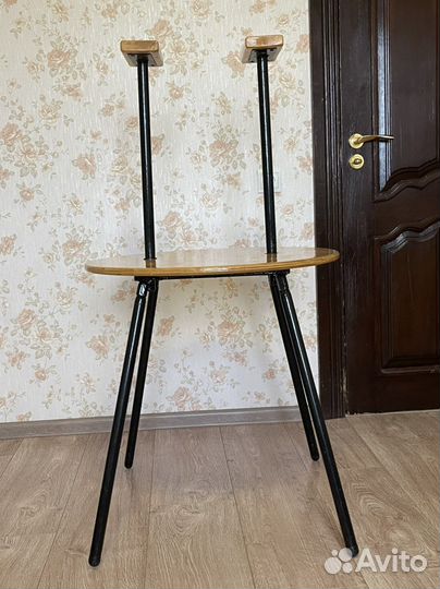 Стол со стойками для акробатики