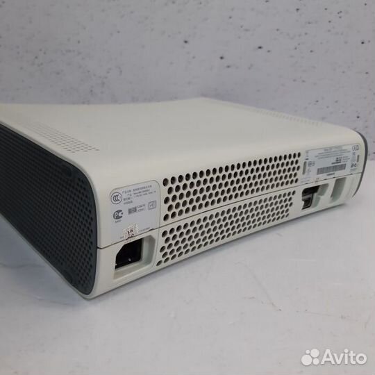 Игровая приставка Microsoft Xbox 360