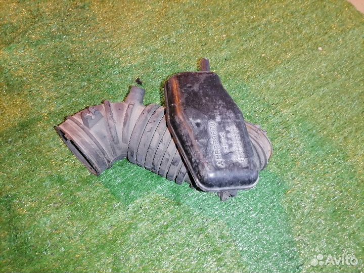 Патрубок воздушного фильтра MR239678 Mitsubishi La