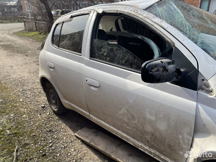 Toyota Vitz в разборе