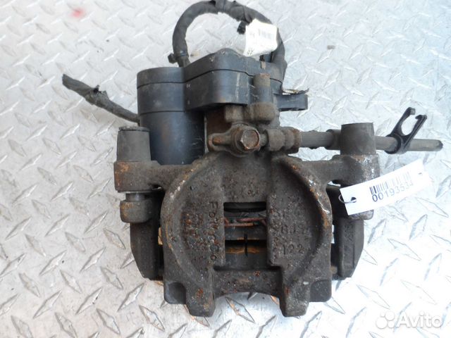 Суппорт задний правый Ford Fusion 2 USA DG9C2D250A