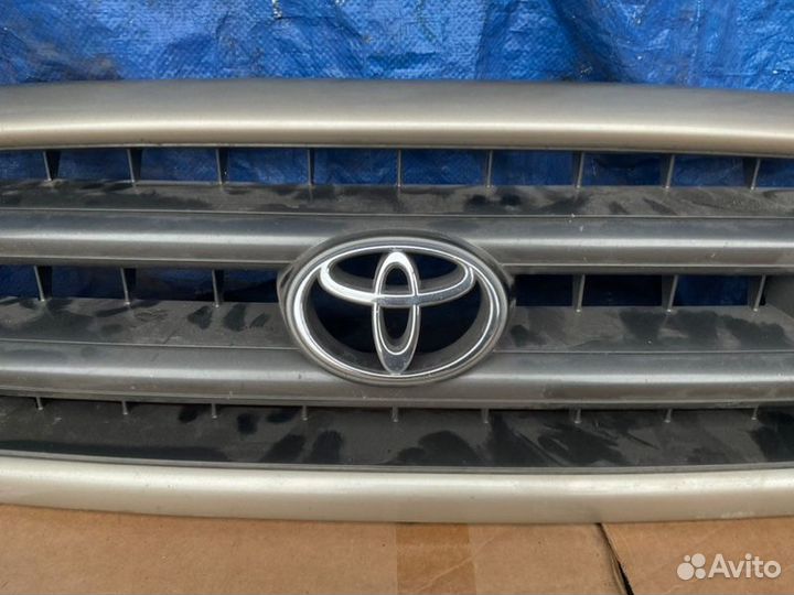 Решетка радиатора Toyota Sequoia Sr5 XK30 4.7L