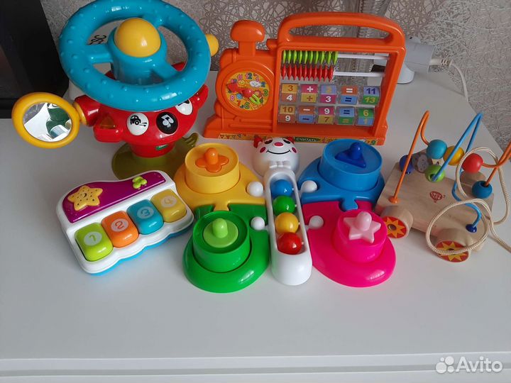 Развивающие игрушки для малышей пакетом