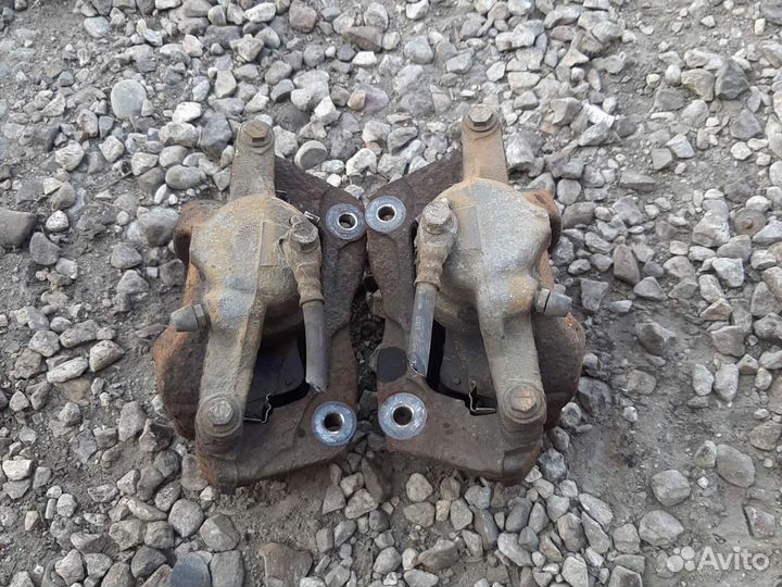 Супорт тормозной передний Тойота Авенсис 3 T270