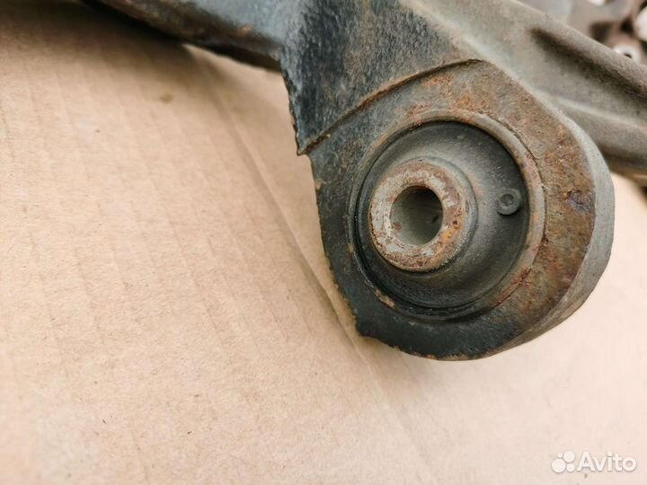 Цапфа Toyota Avensis 2 поколения