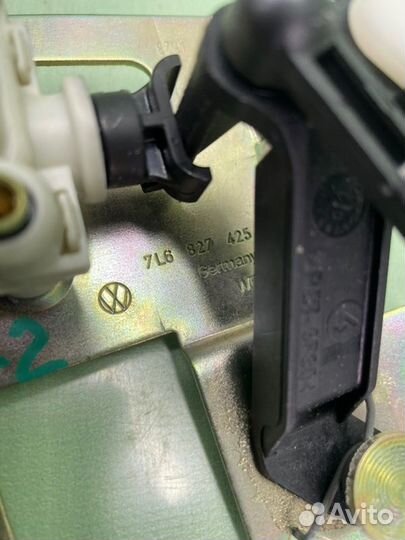 Активатор замка багажника Volkswagen Touareg 7L