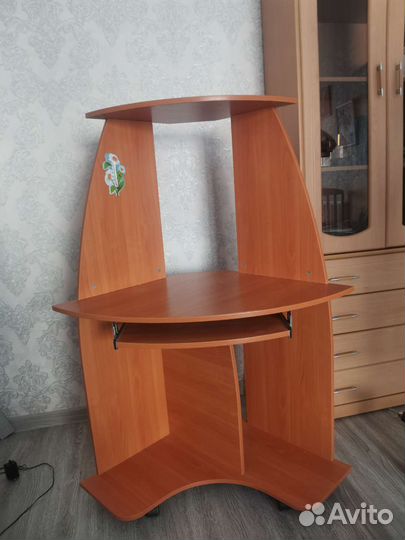 Компьютерный стол