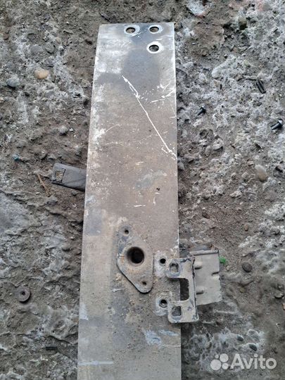 Усилитель переднего бампера на Mercedes W203