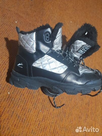 Кроссовки женские тёплые