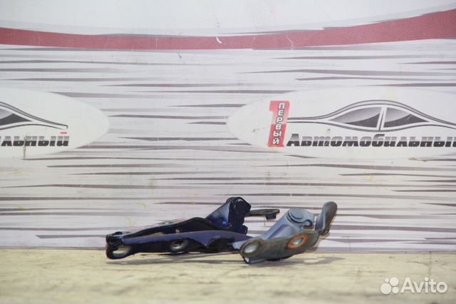 Петля капота c Toyota Nadia SXN10 3S-FE