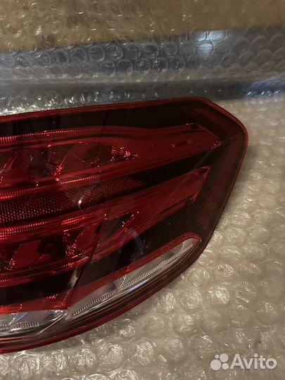 Фонарь внешний правый Mercedes 212