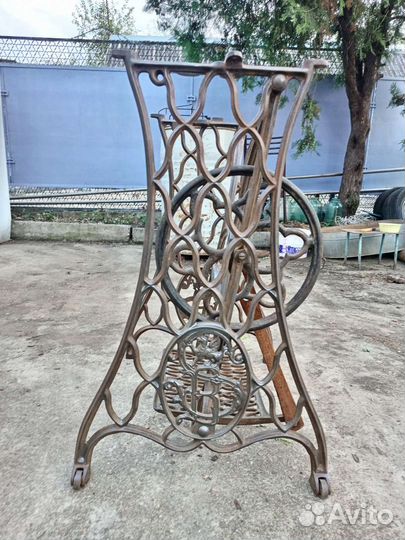 Чугунная станина с Грифоном