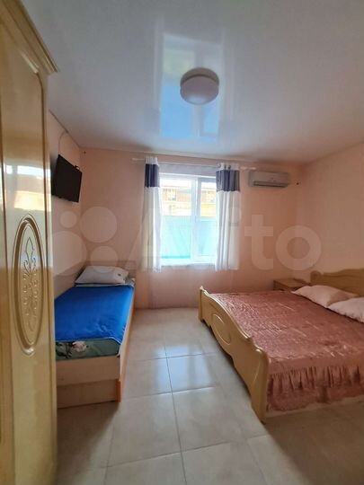 Комната 18 м² в 9-к., 1/2 эт.