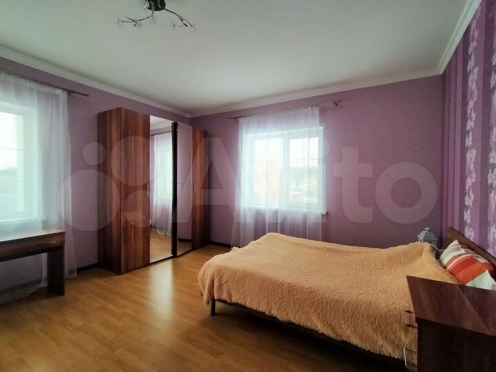 Коттедж 255 м² на участке 8 сот.