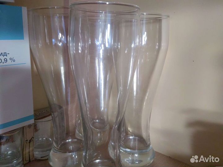 Пивные бокалы и мартини