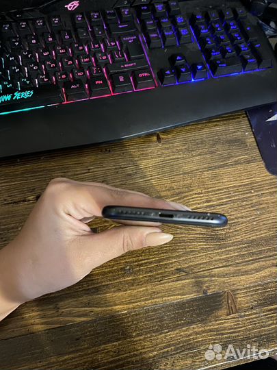 Телефон iPhone 7