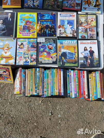 Компакт диски музыка, фильмы, мультфильмы