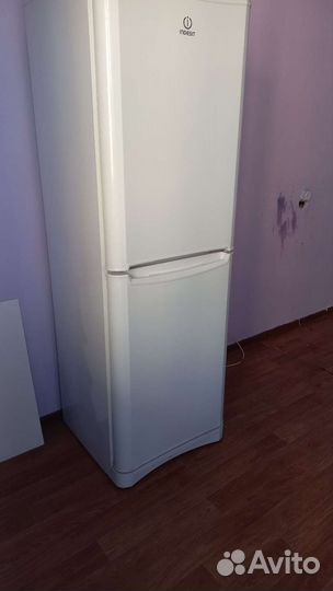 Холодильник бу indesit