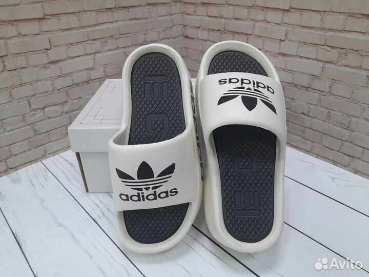 Шлепанцы Adidas женские