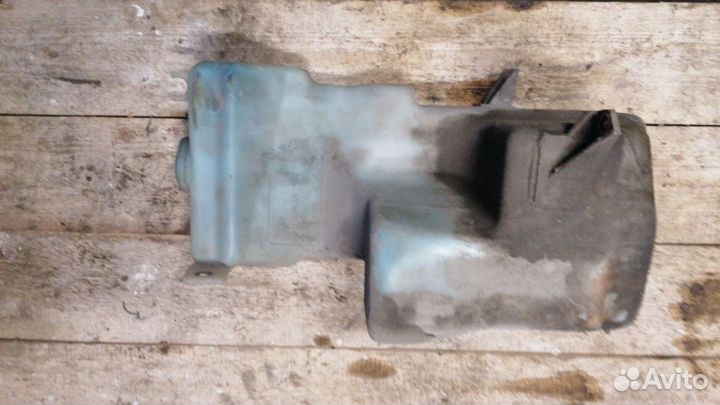 Бачок стеклоомывателя 4,4л Ауди 100 45к,А6С4 Седан