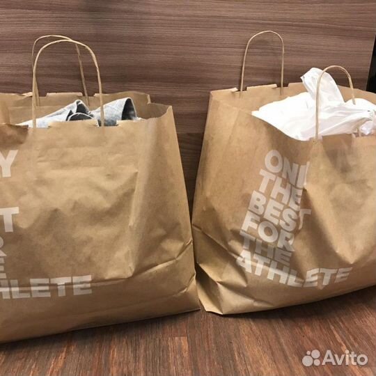 Отдам 2 пакета женских вешей (бронь)