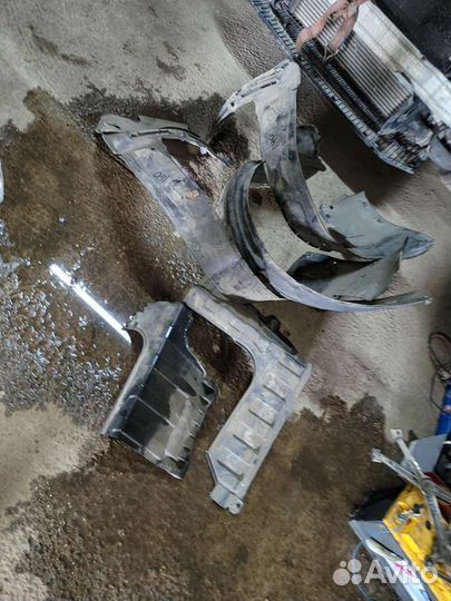 Подкрылок на Мерседес 140